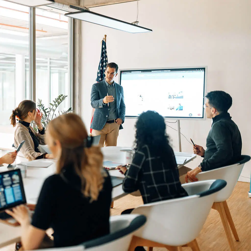 Epro 360 advisor presenting to students in a meeting room